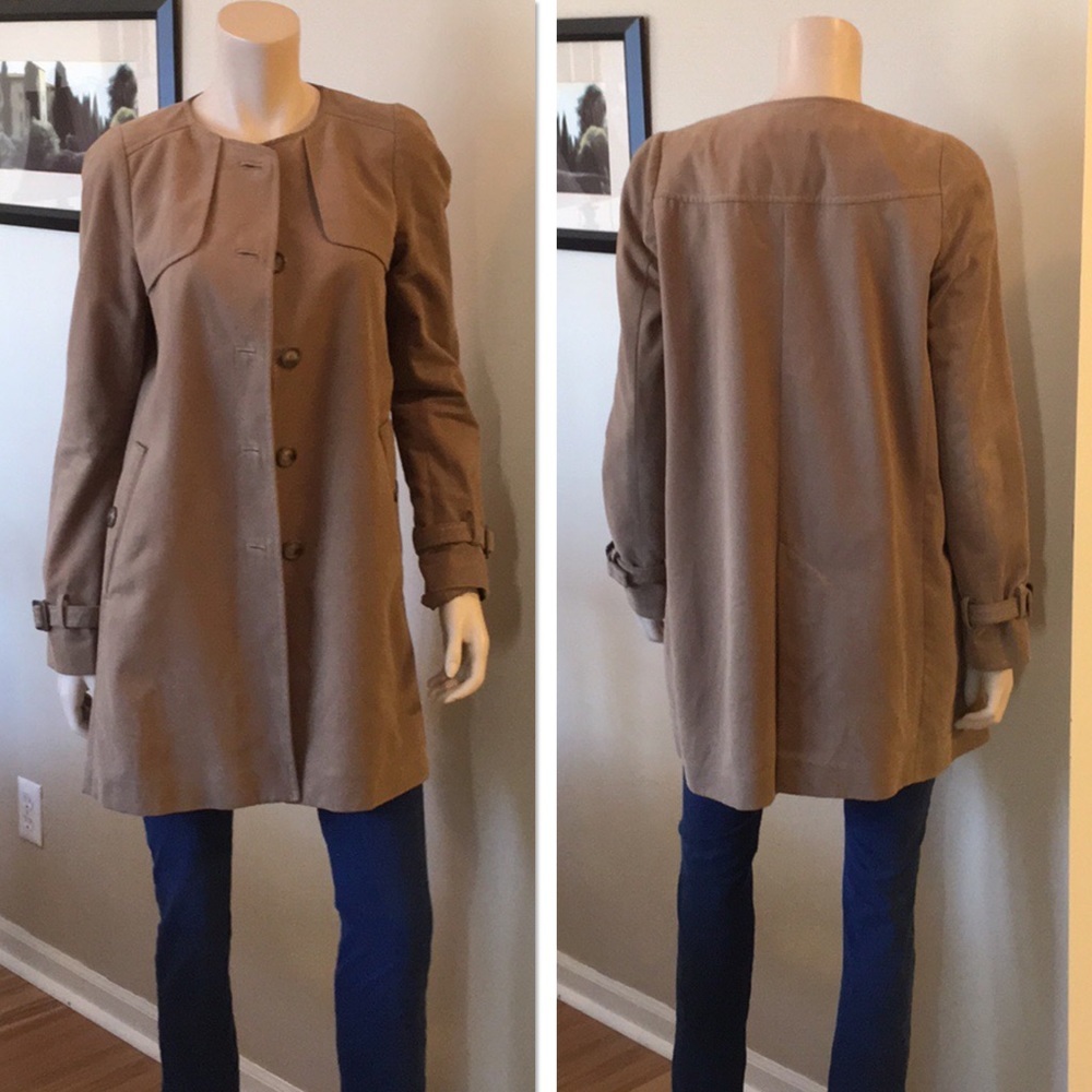 Zara Women Beige Collarless Long Jacket. Size M. D750/A167